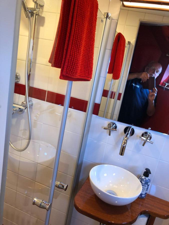 אמסטרדם Hotelboot Zwaan מראה חיצוני תמונה