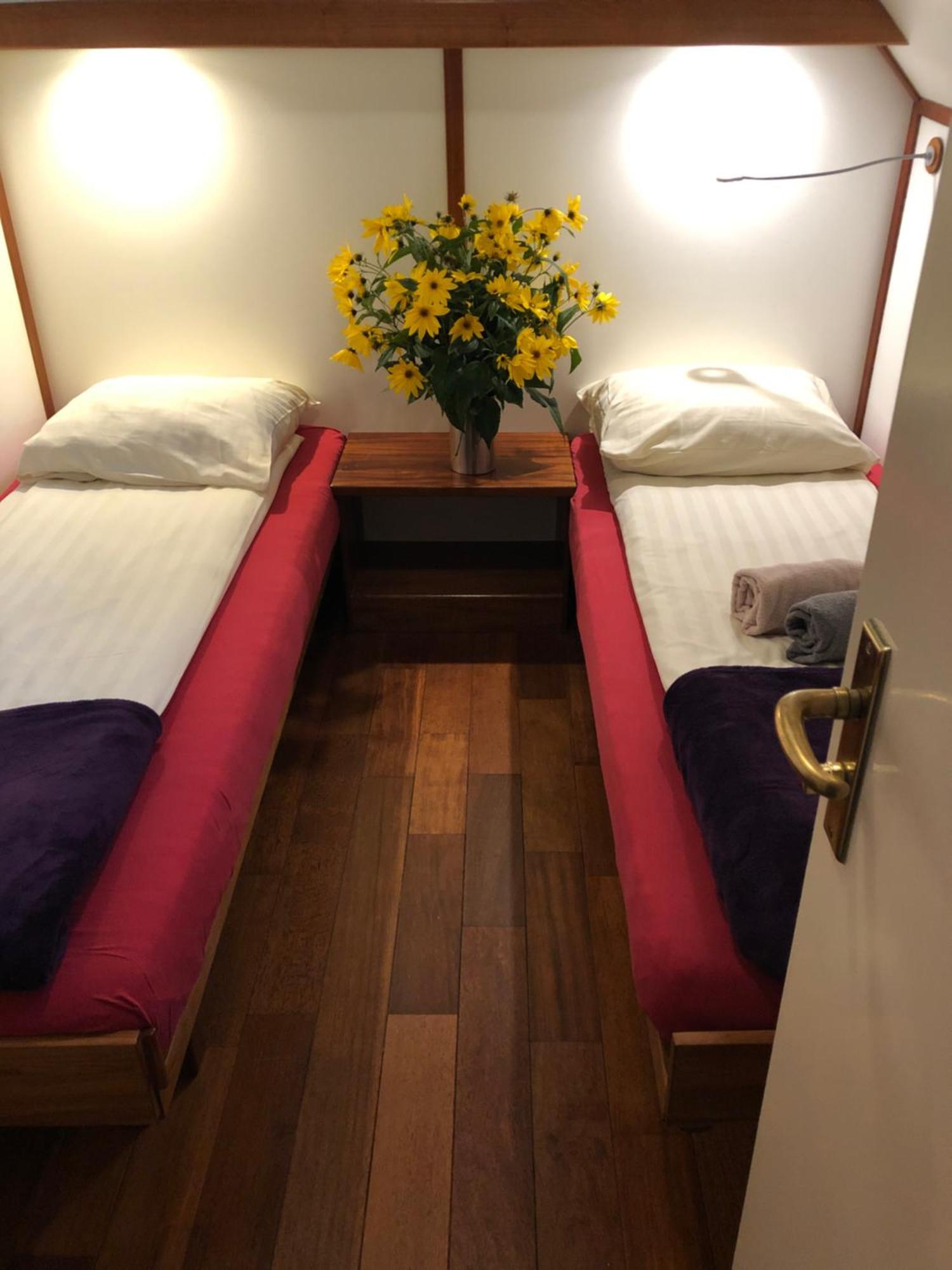 אמסטרדם Hotelboot Zwaan מראה חיצוני תמונה