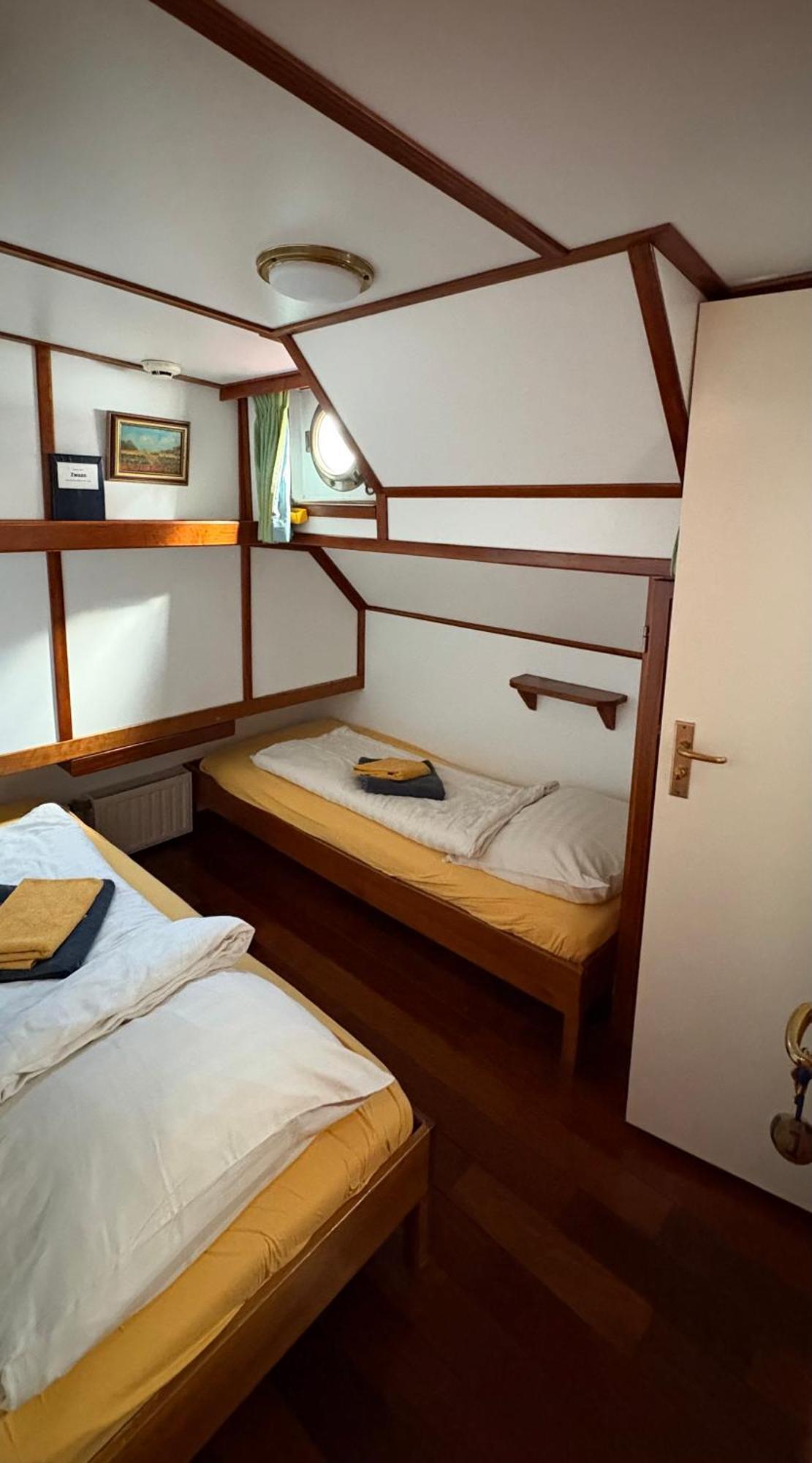 אמסטרדם Hotelboot Zwaan מראה חיצוני תמונה
