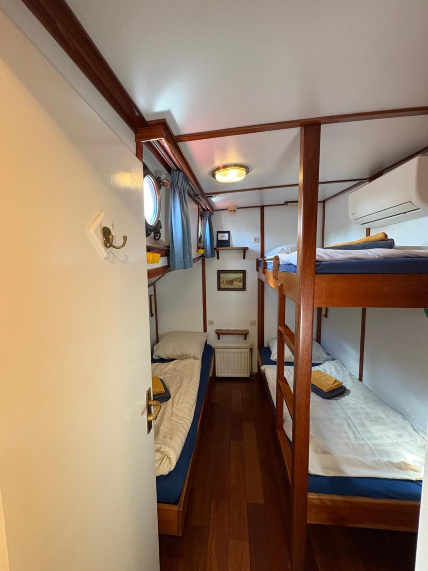 אמסטרדם Hotelboot Zwaan מראה חיצוני תמונה
